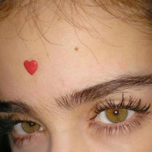 16岁穿紧身裤唇沟明显吗
