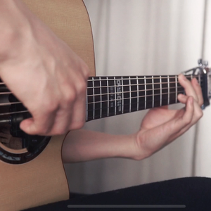 16岁穿紧身裤唇沟明显吗
